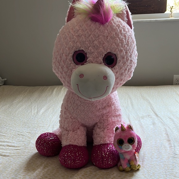 HUGE UNICORN 🦄 PINK& 🌈 RAINBOW TOYS “R”US 32x20 SQUISHY STUFFED ANIMAL - Picture 10 of 11